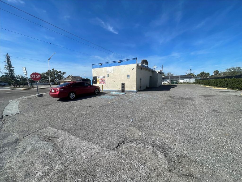 Photo of 2615 14th Street W, Bradenton, FL 34205 (MLS # A4683322)