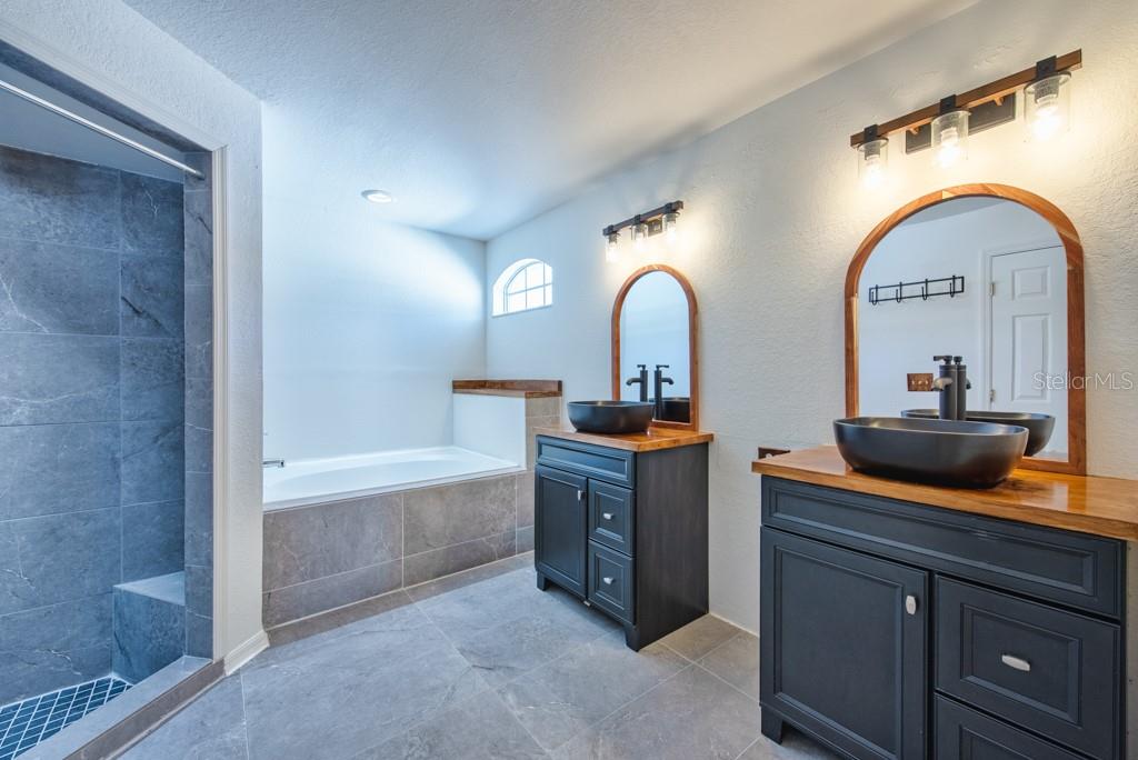 OAKFORD ESTATES - Residential