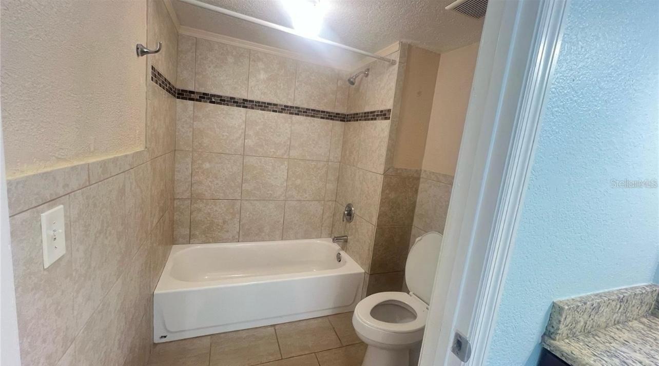 AUDUBON VILLAS AT HUNTERS CREEK CONDO - Residential