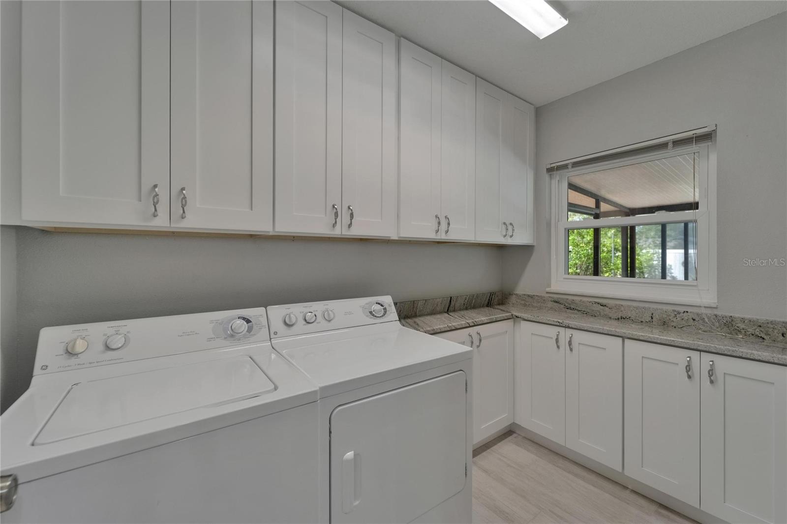 RIVER RUN UNIT II - Residential Lease