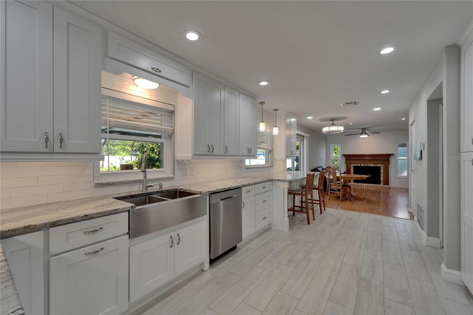 RIVER RUN UNIT II - Residential Lease