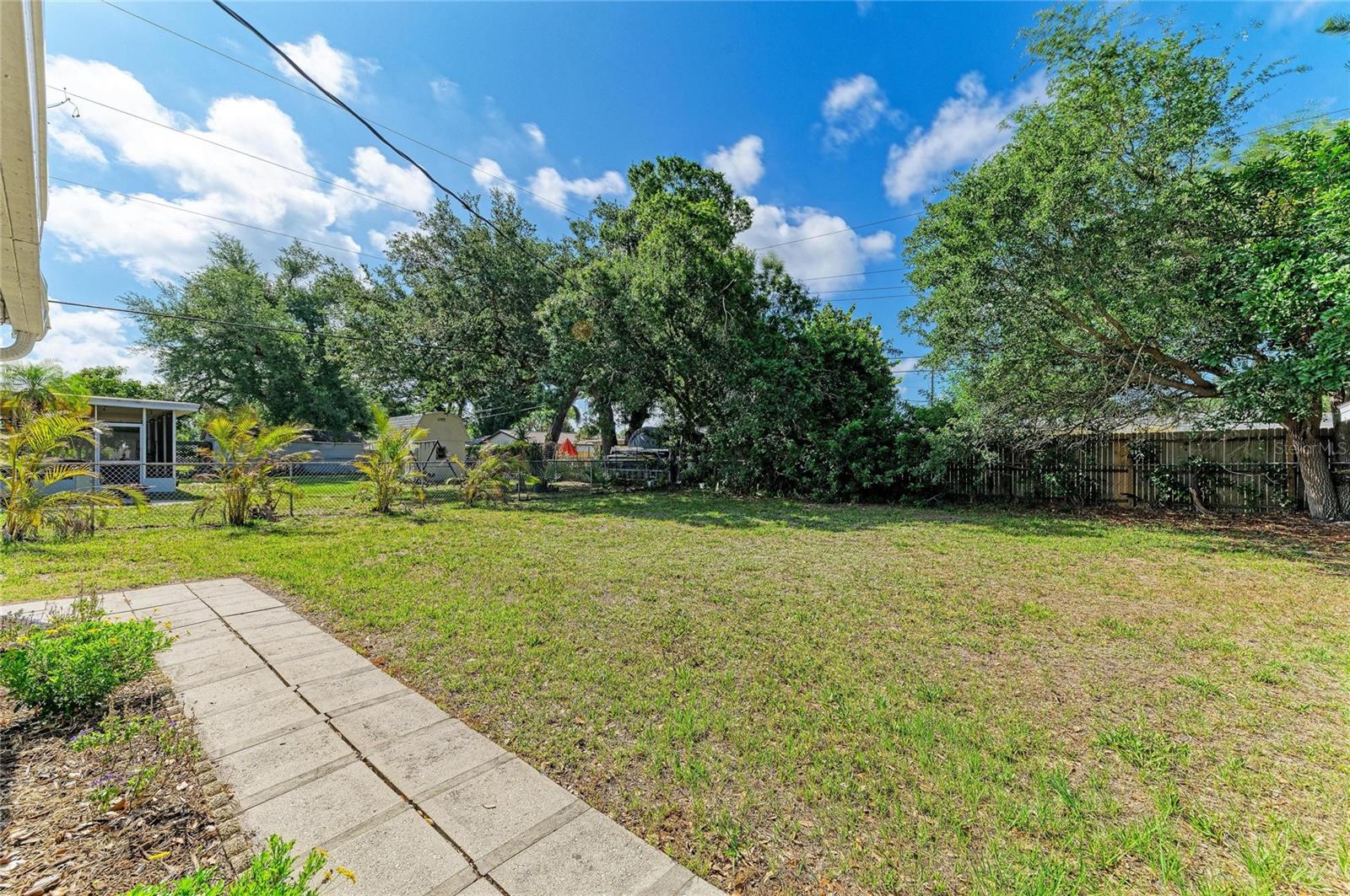 EAST GATE - Residential