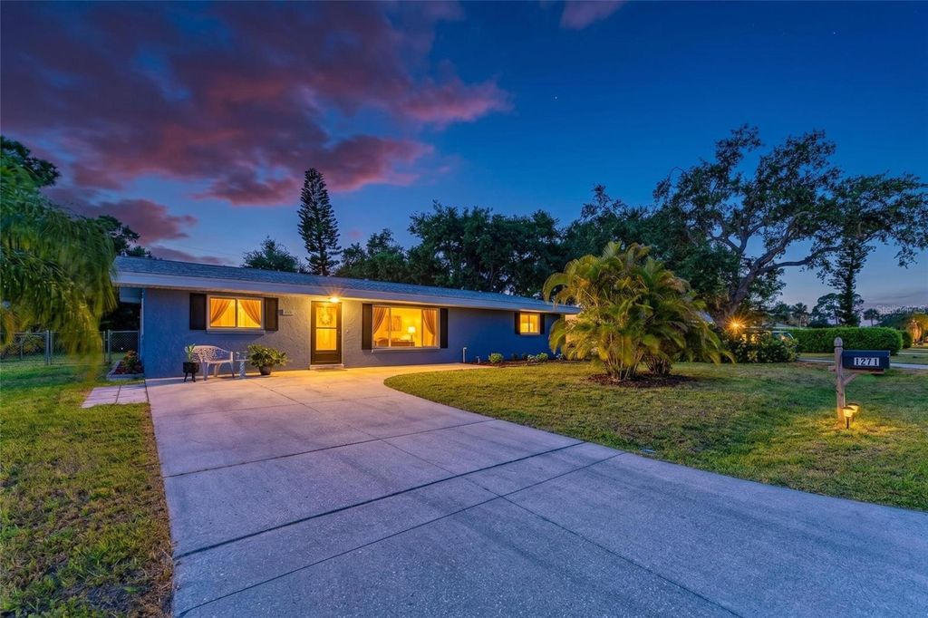 Photo of 1211 Cypress Avenue, Venice, FL 34285 (MLS # A4693033)
