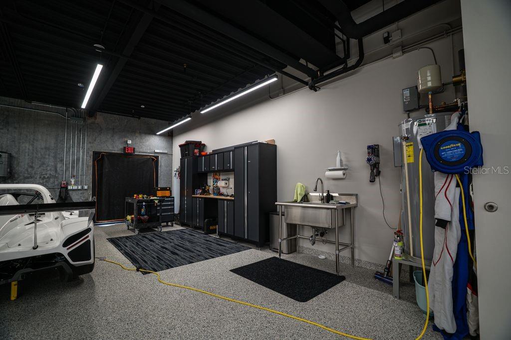 WHITFIELD ESTATES ON SARASOTA BAY I - Residential