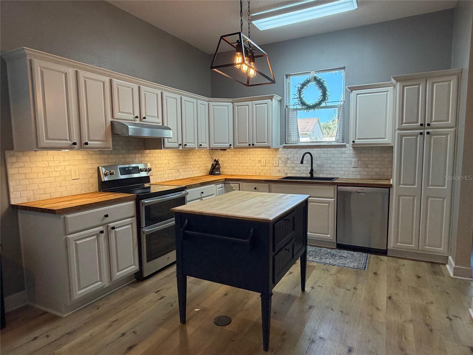 GOOD HOMES VISTA - Residential