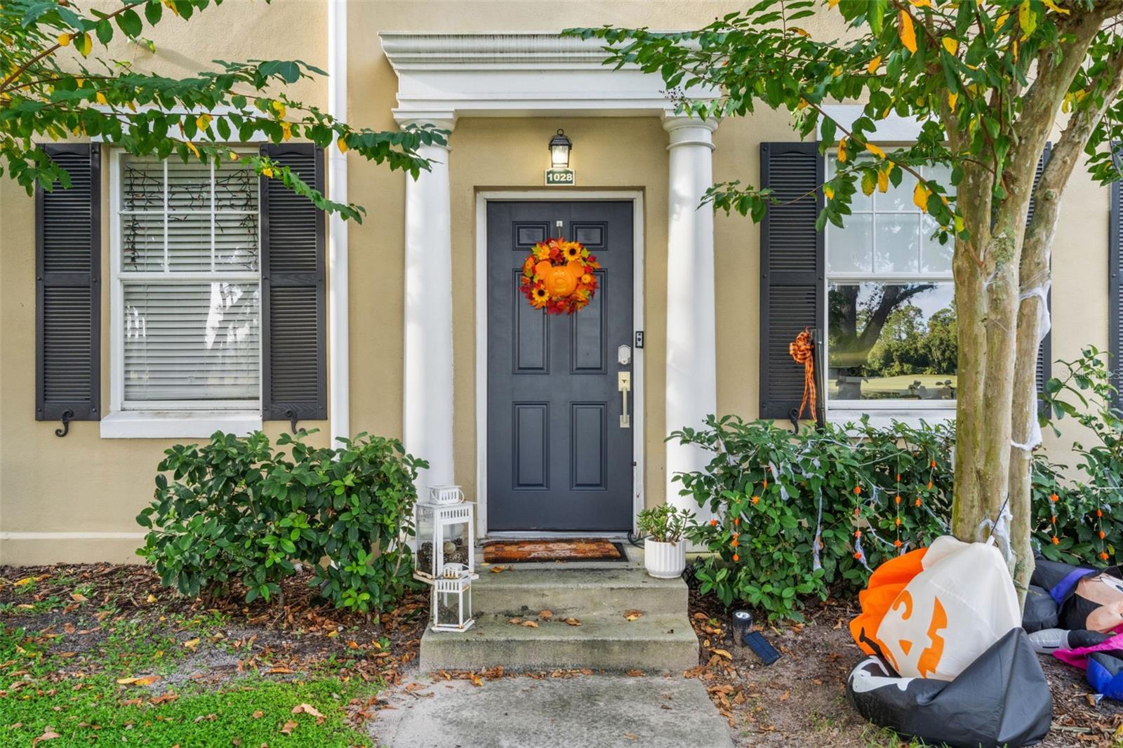 1028 WATERSIDE DRIVE