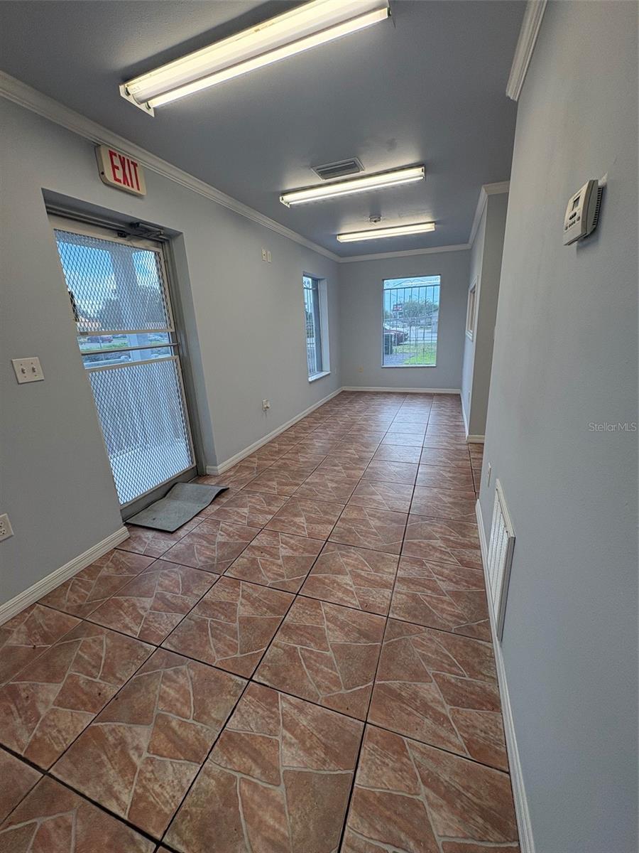214 W MEMORIAL BOULEVARD
