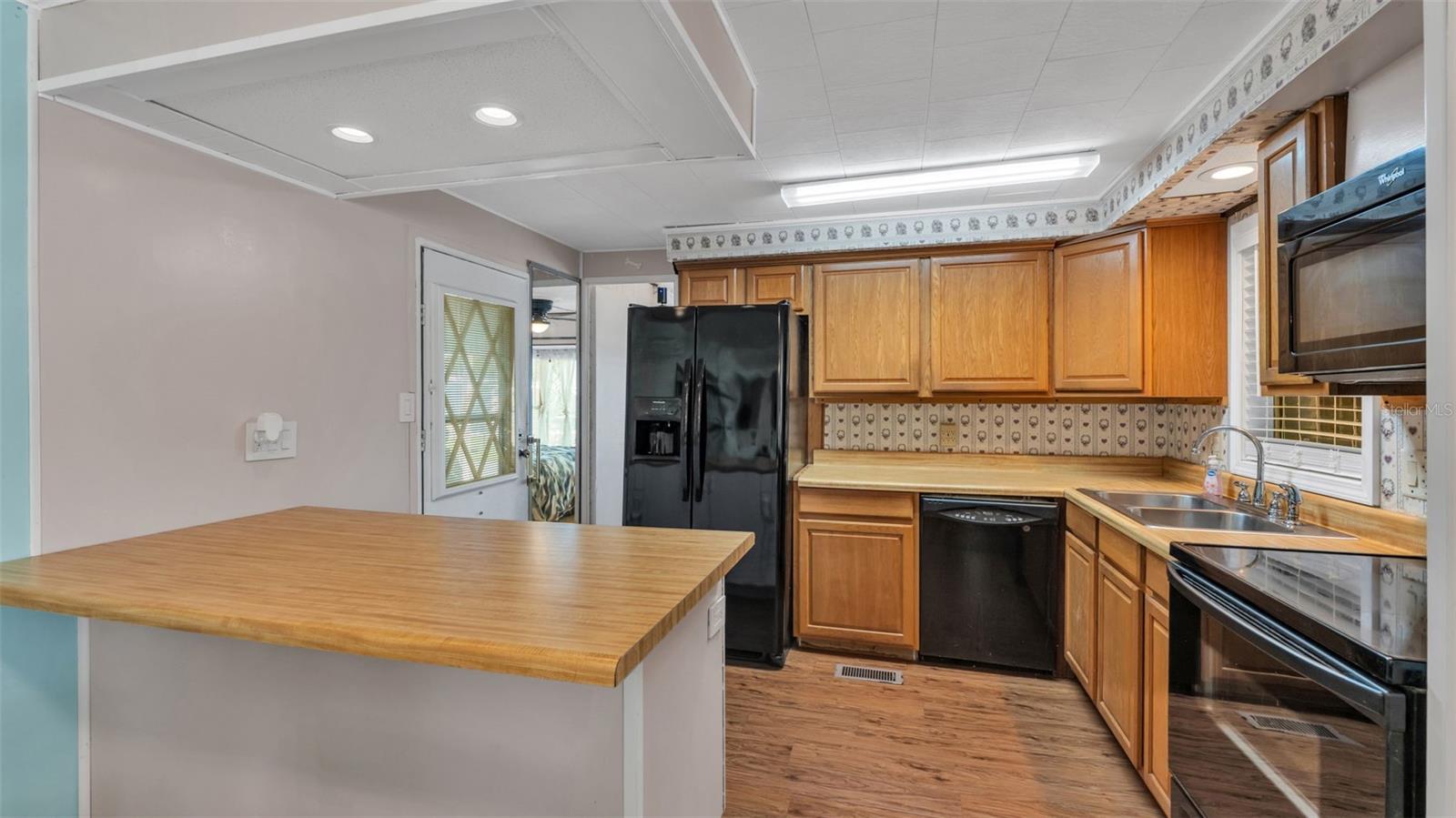 LAKESIDE HILLS ESTATES - Residential