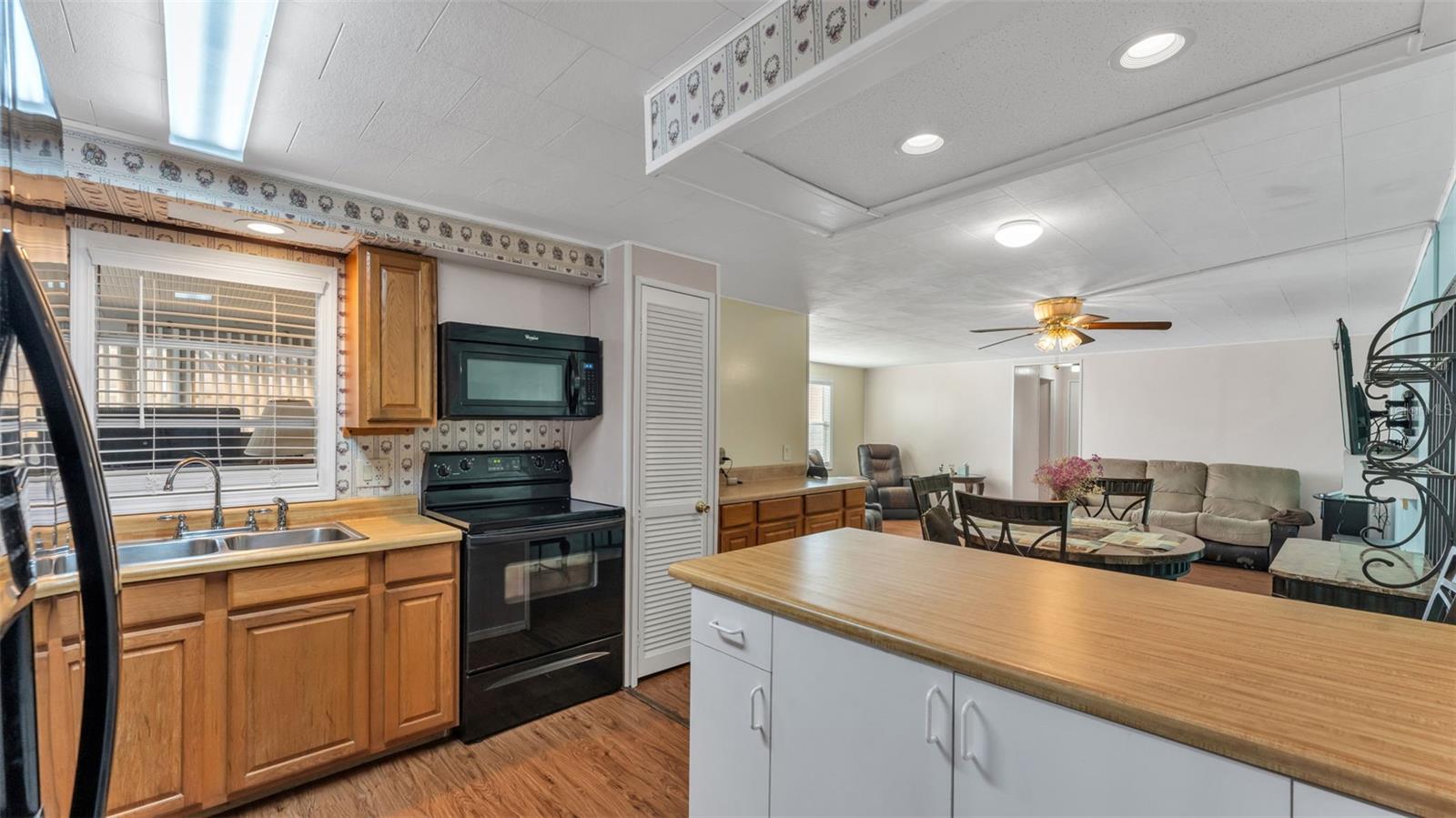 LAKESIDE HILLS ESTATES - Residential