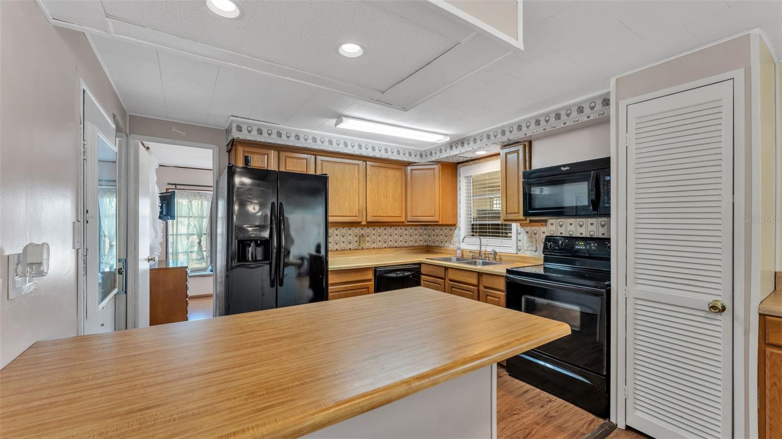 LAKESIDE HILLS ESTATES - Residential