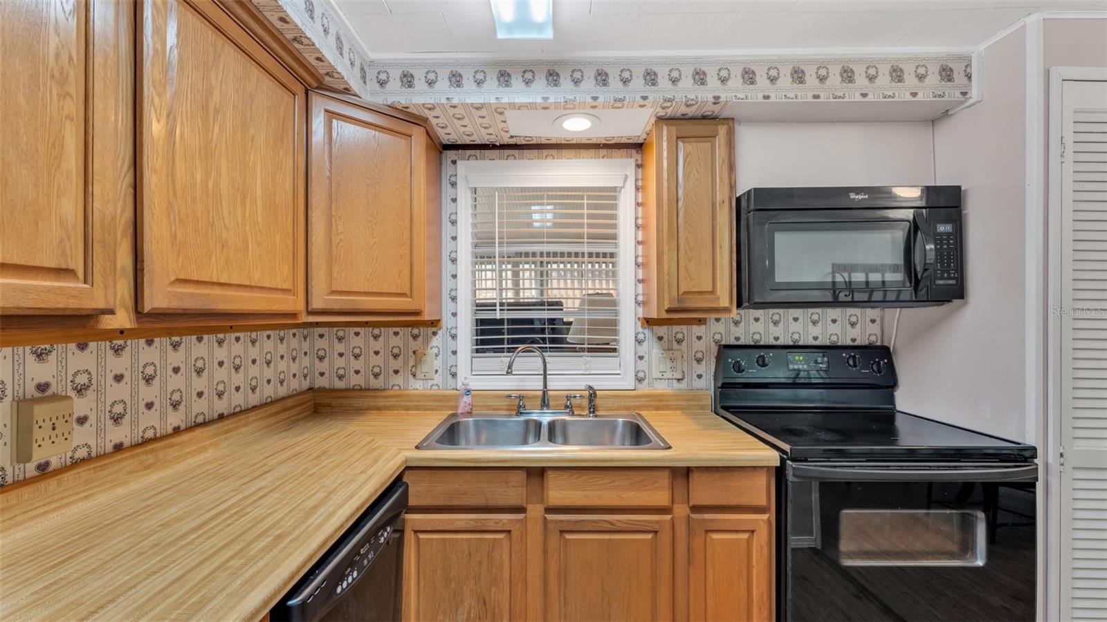 LAKESIDE HILLS ESTATES - Residential
