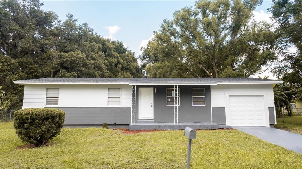 Photo of 215 S French Avenue, Fort Meade, FL 33841 (MLS # S5160394)