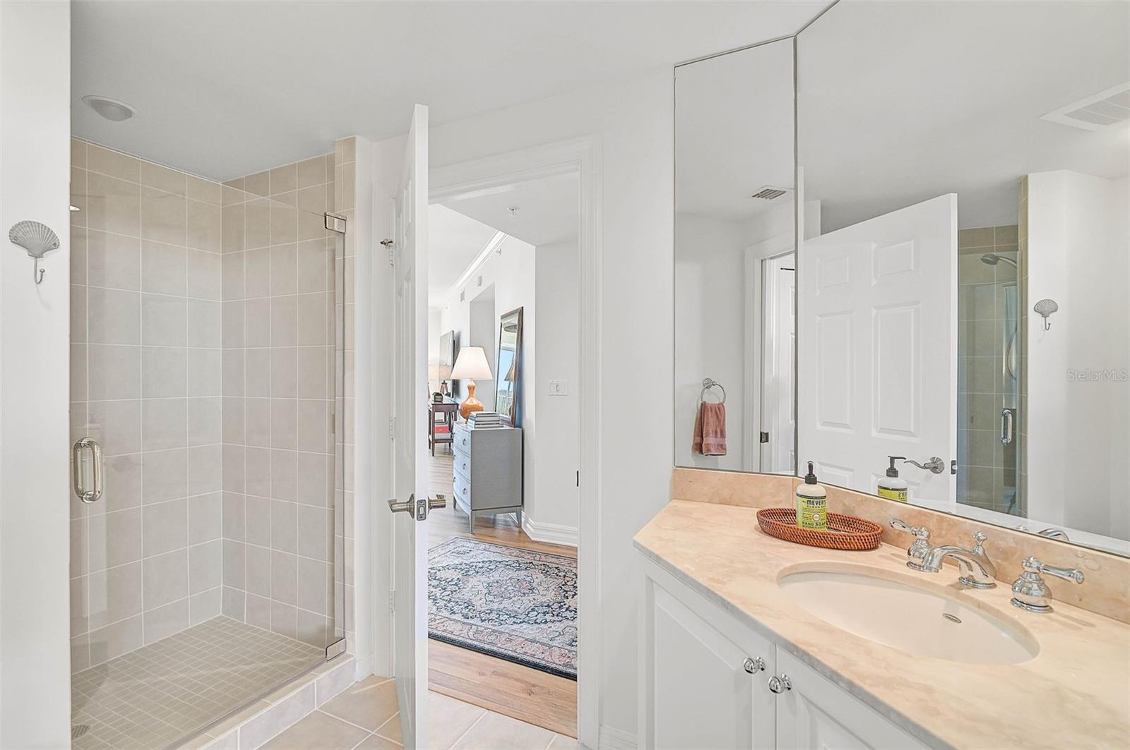 MERIDIAN AT THE OAKS PRESERVE - Residential Lease