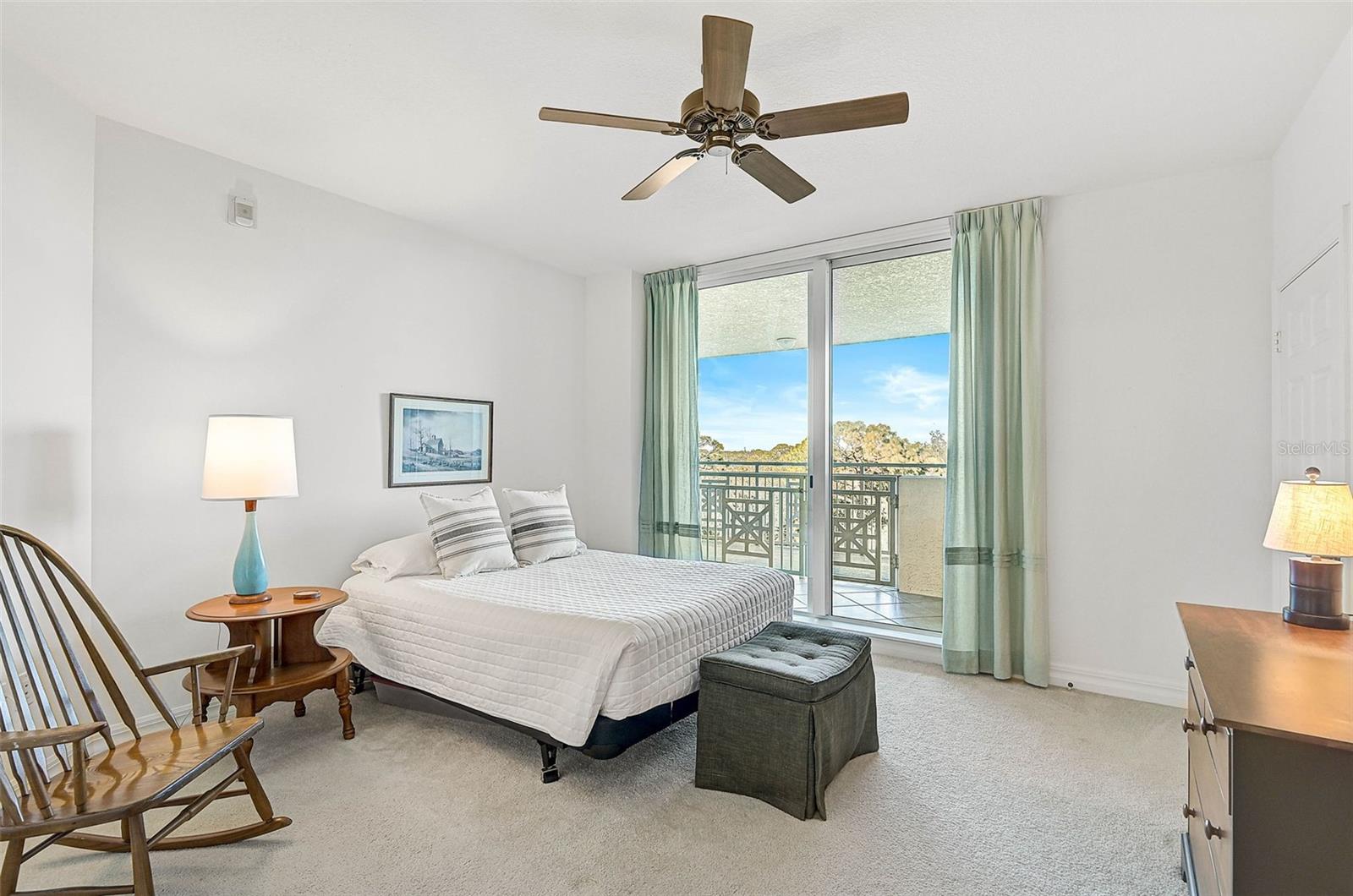 MERIDIAN AT THE OAKS PRESERVE - Residential Lease