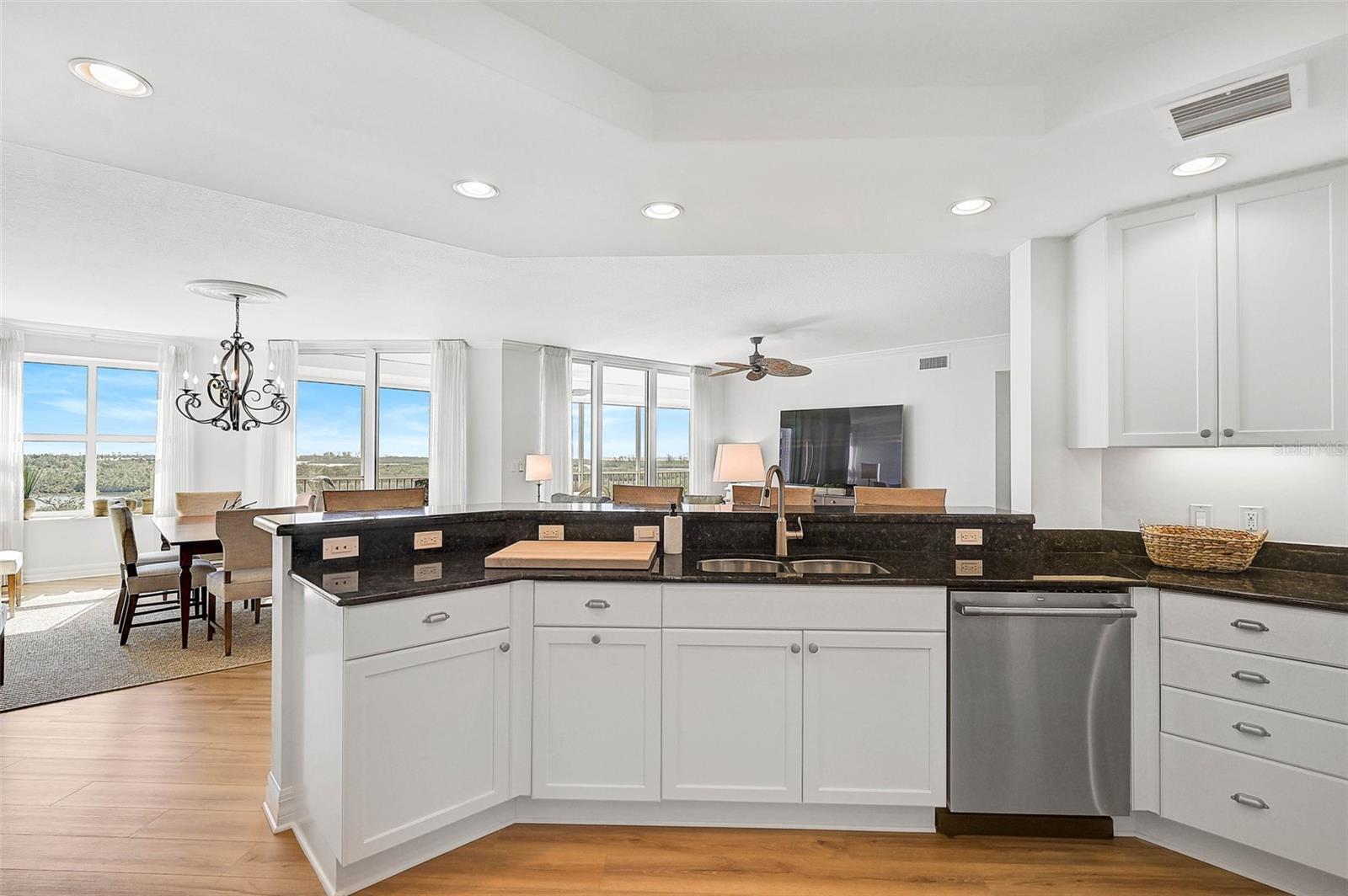 MERIDIAN AT THE OAKS PRESERVE - Residential Lease