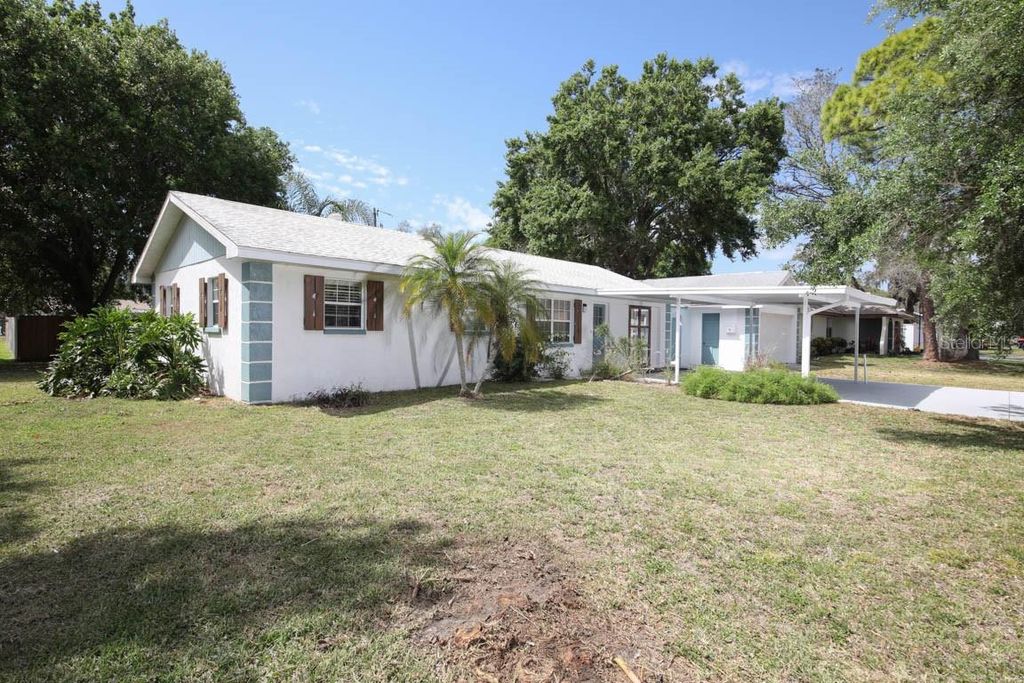 Photo of 1000 Gantt Avenue, Sarasota, FL 34232 (MLS # A4681010)