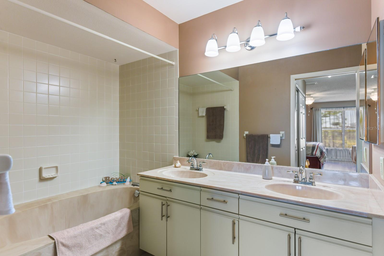 ADMIRALTY VILLAGE - Residential