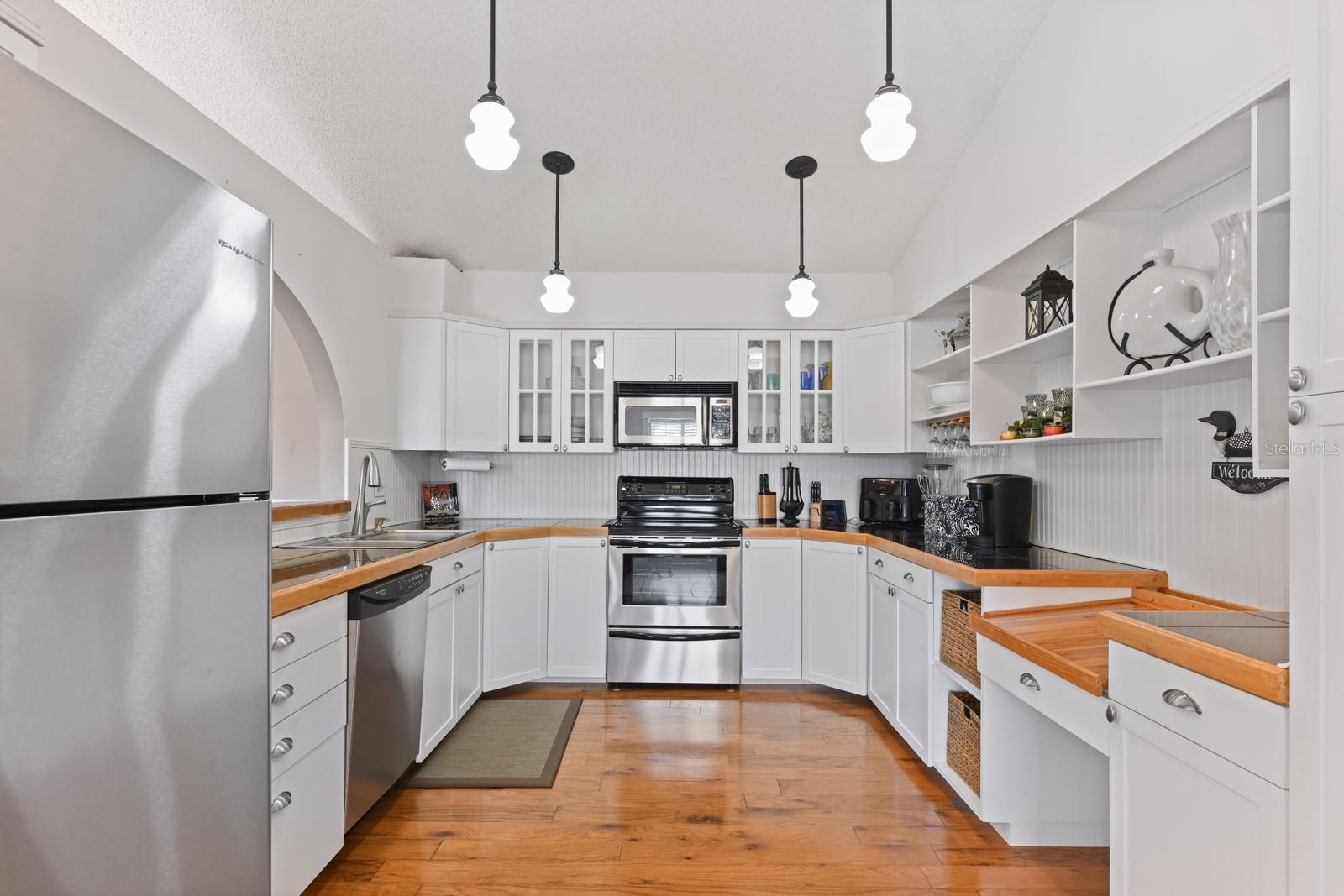 ADMIRALTY VILLAGE - Residential