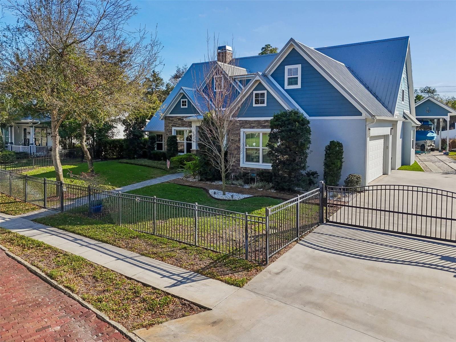 1516 GRANDVIEW DRIVE