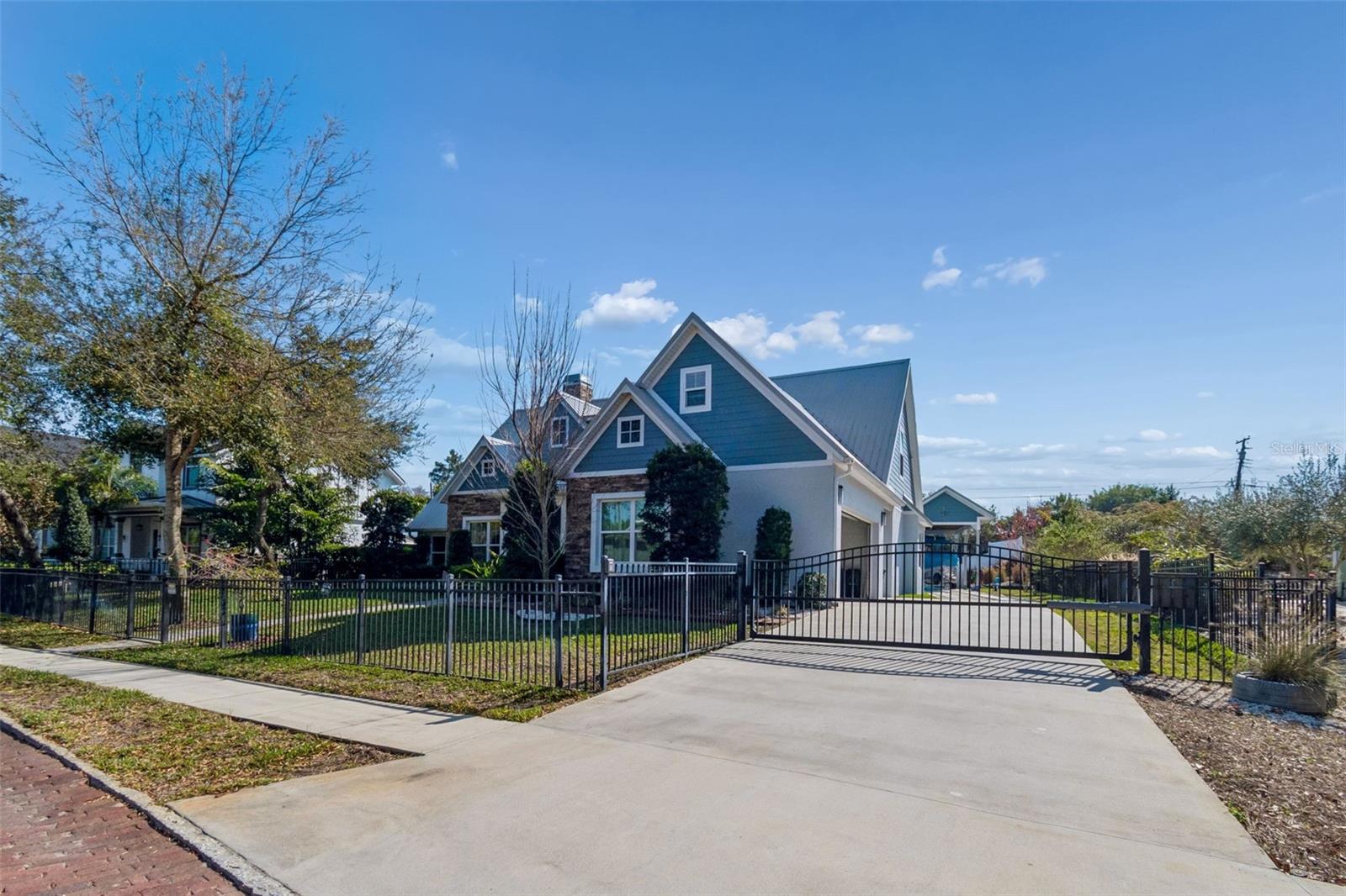 1516 GRANDVIEW DRIVE