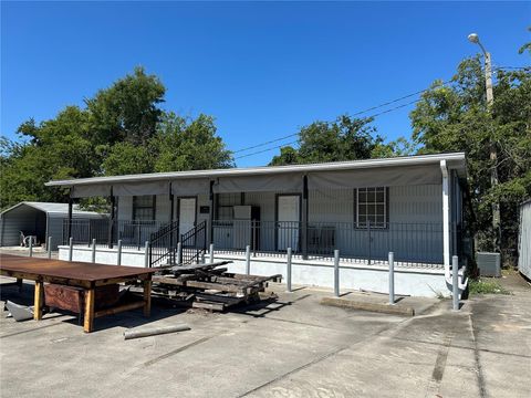 Tiny photo for 206 NE 9th Street, Ocala, FL 34470 (MLS # OM708163)