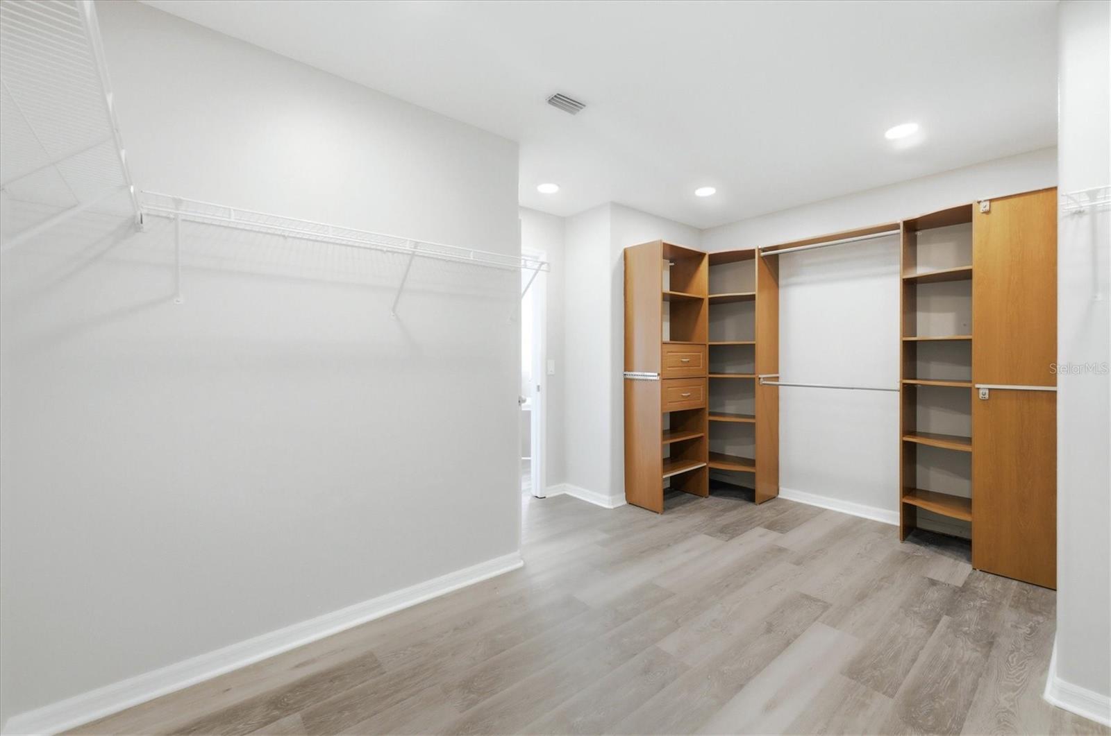 WOODRIDGE OAKS - Residential