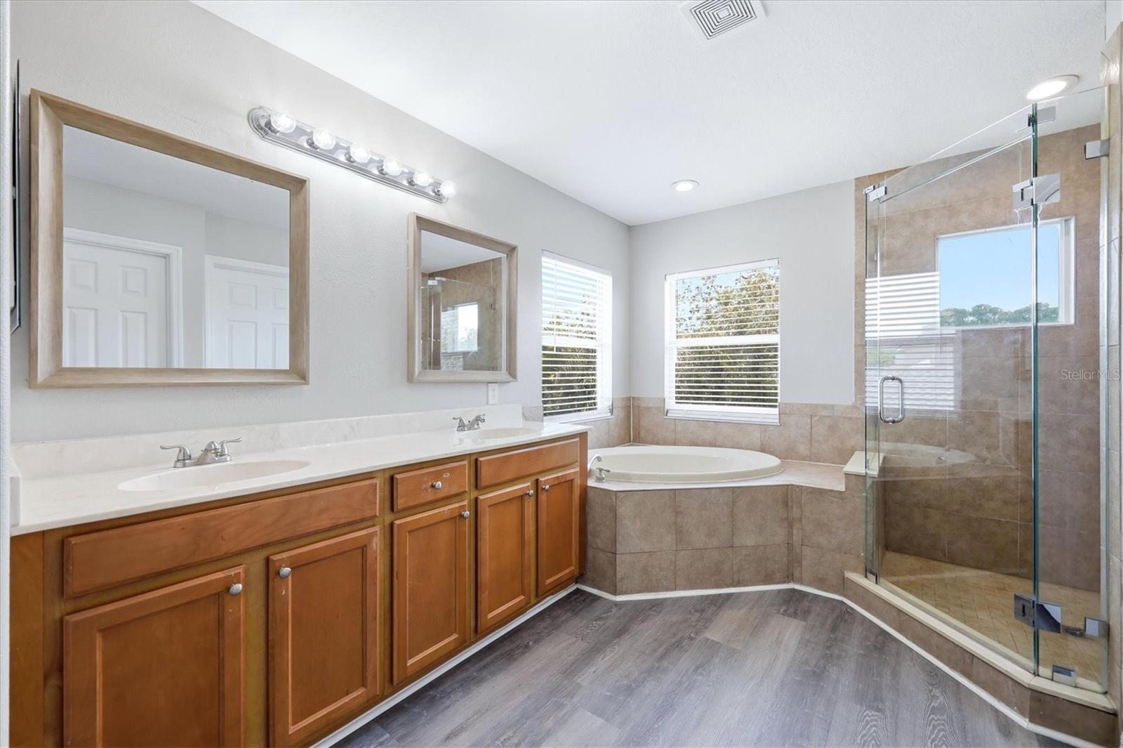 WOODRIDGE OAKS - Residential