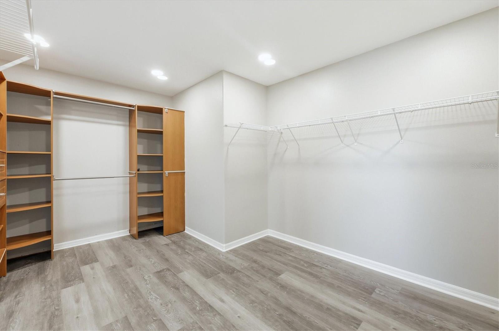 WOODRIDGE OAKS - Residential