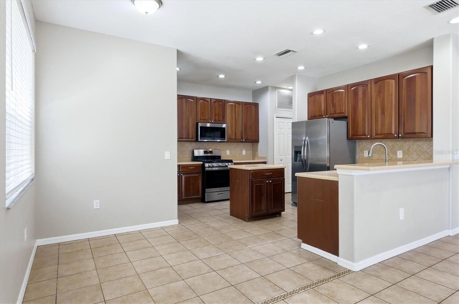 WOODRIDGE OAKS - Residential