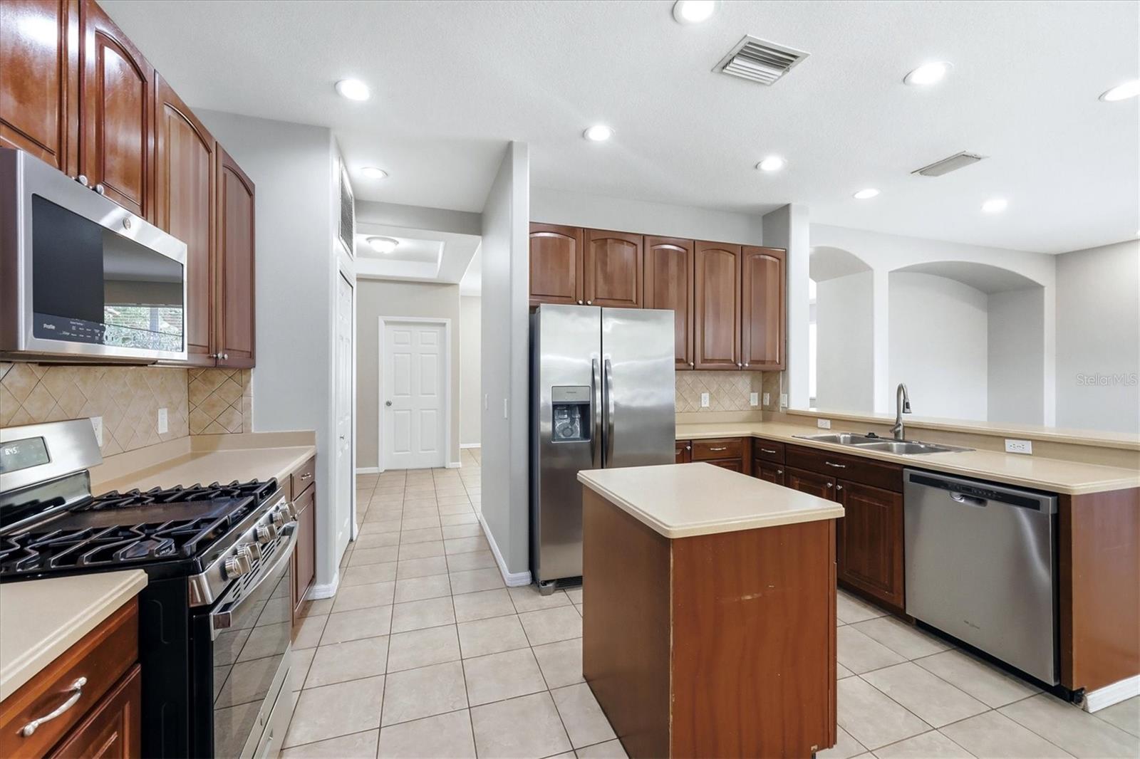 WOODRIDGE OAKS - Residential