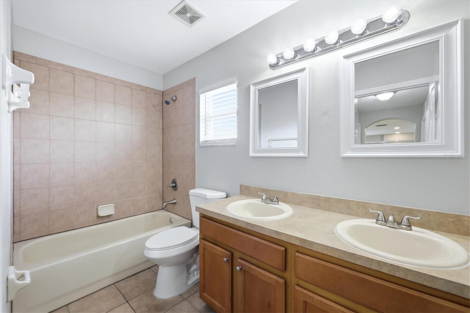 WOODRIDGE OAKS - Residential