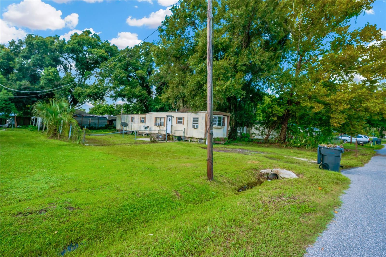 Photo 6 of 10 of 2426 CANNON STREET mobile home