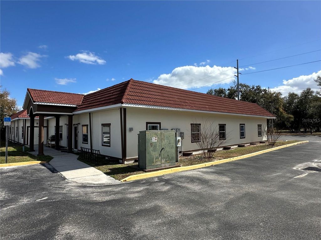 Photo of 401 E North Boulevard, Leesburg, FL 34748 (MLS # G5108765)