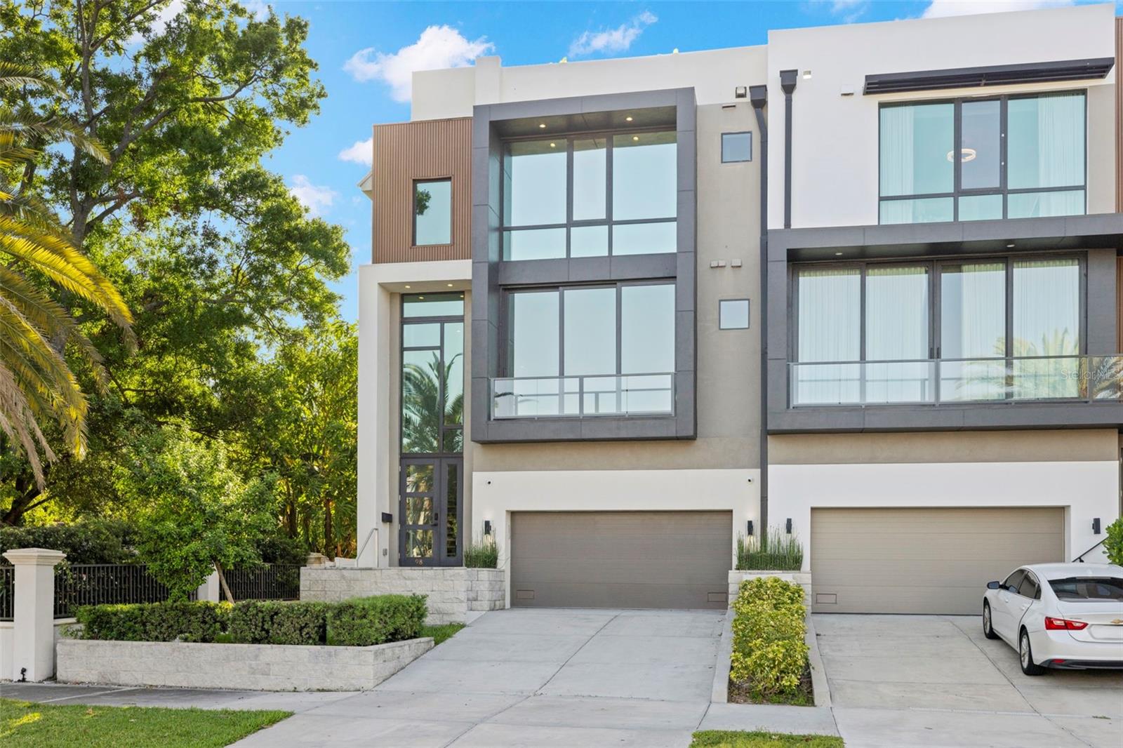 98 W DAVIS BOULEVARD