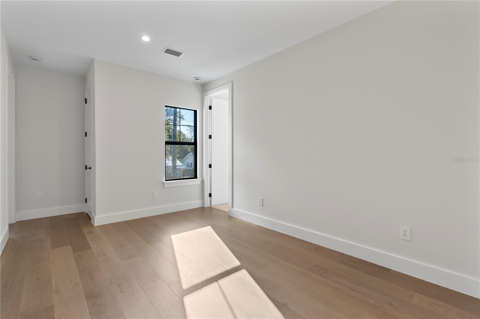 LAWNDALE - Residential