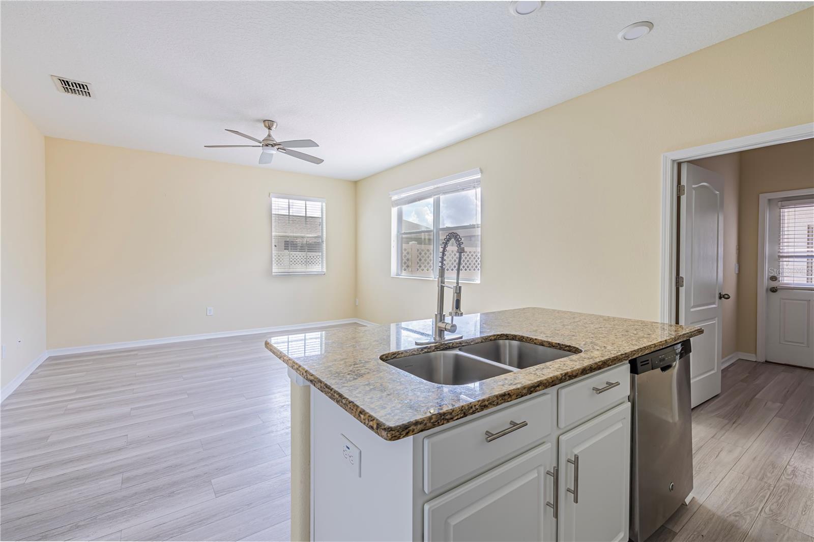 WINDERMERE SOUND PH 2 - Residential