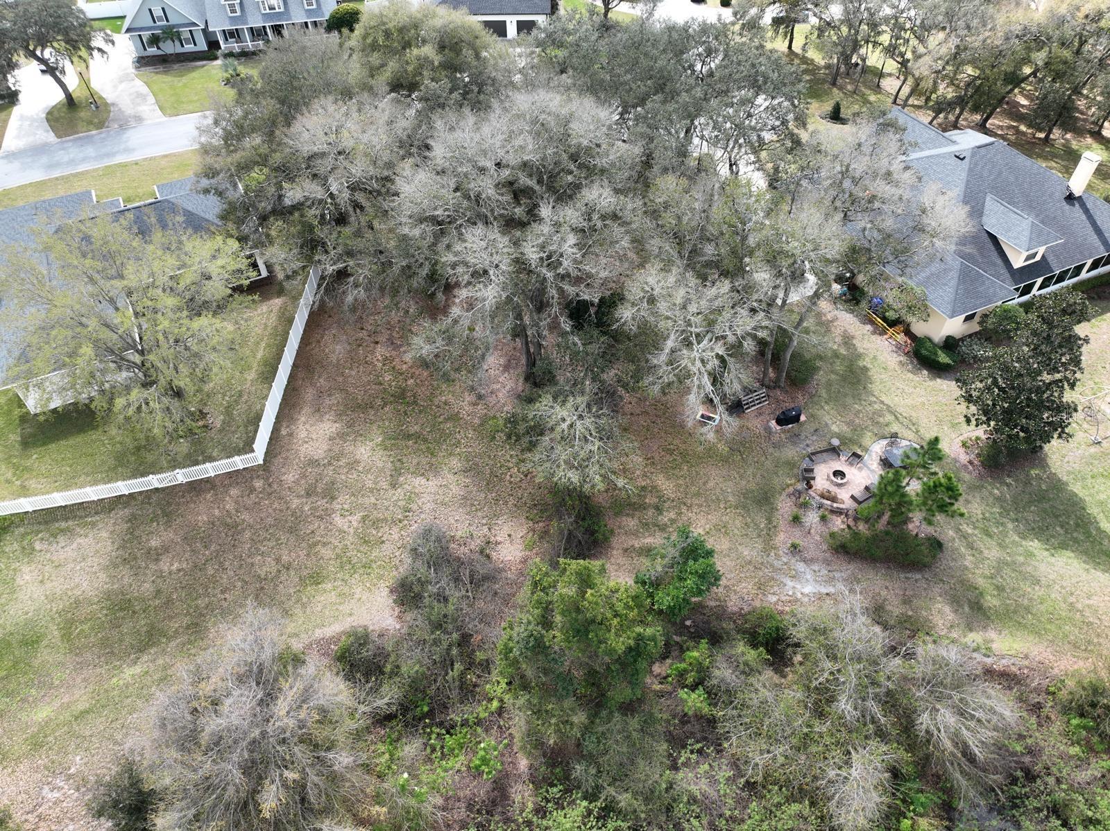 LAKE DEESON WOODS - Land