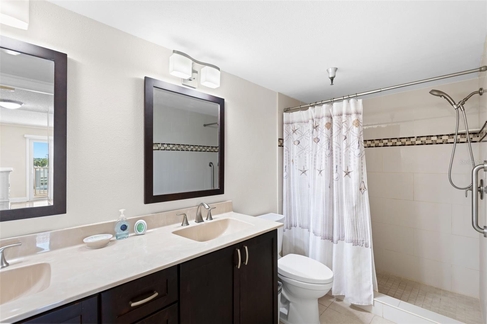 COLLWOOD THE CONDO - Residential
