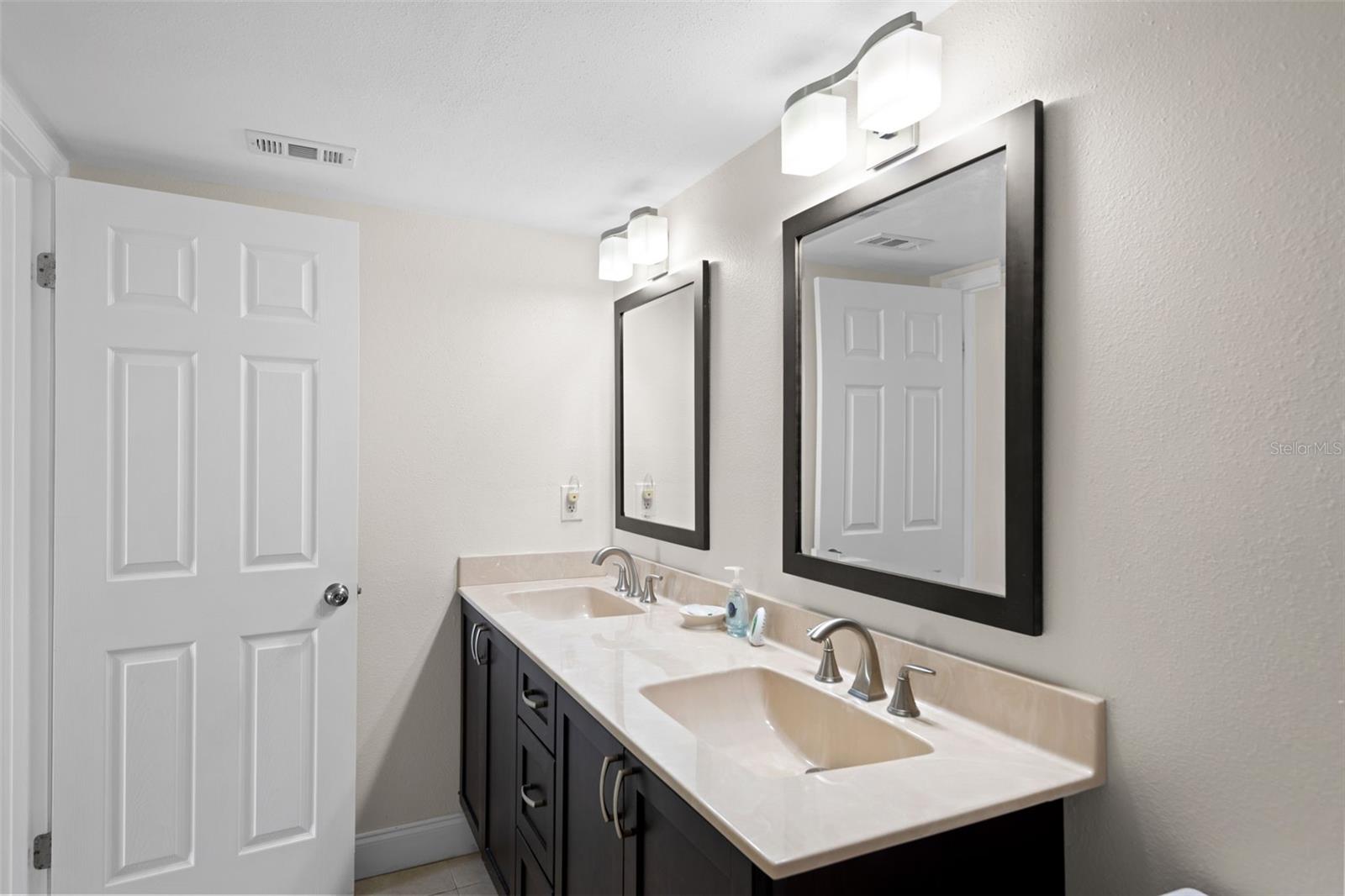 COLLWOOD THE CONDO - Residential