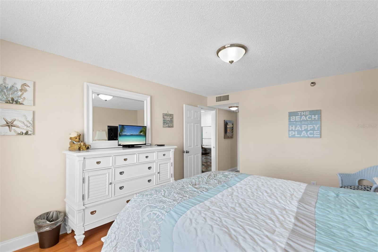 COLLWOOD THE CONDO - Residential
