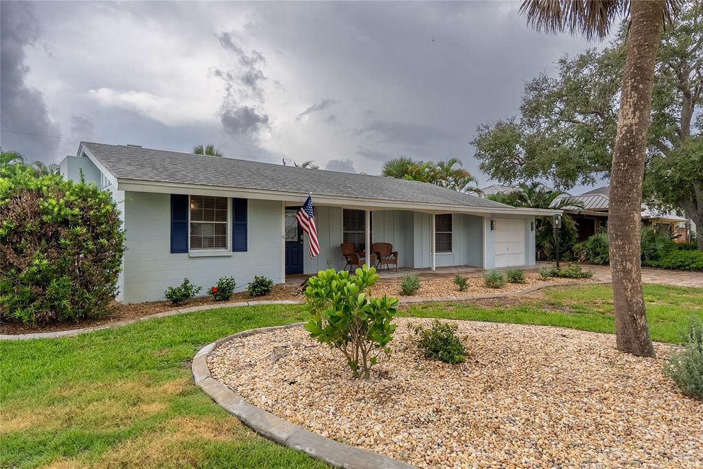 Photo of 417 Villas Drive, Venice, FL 34285 (MLS # N6140440)