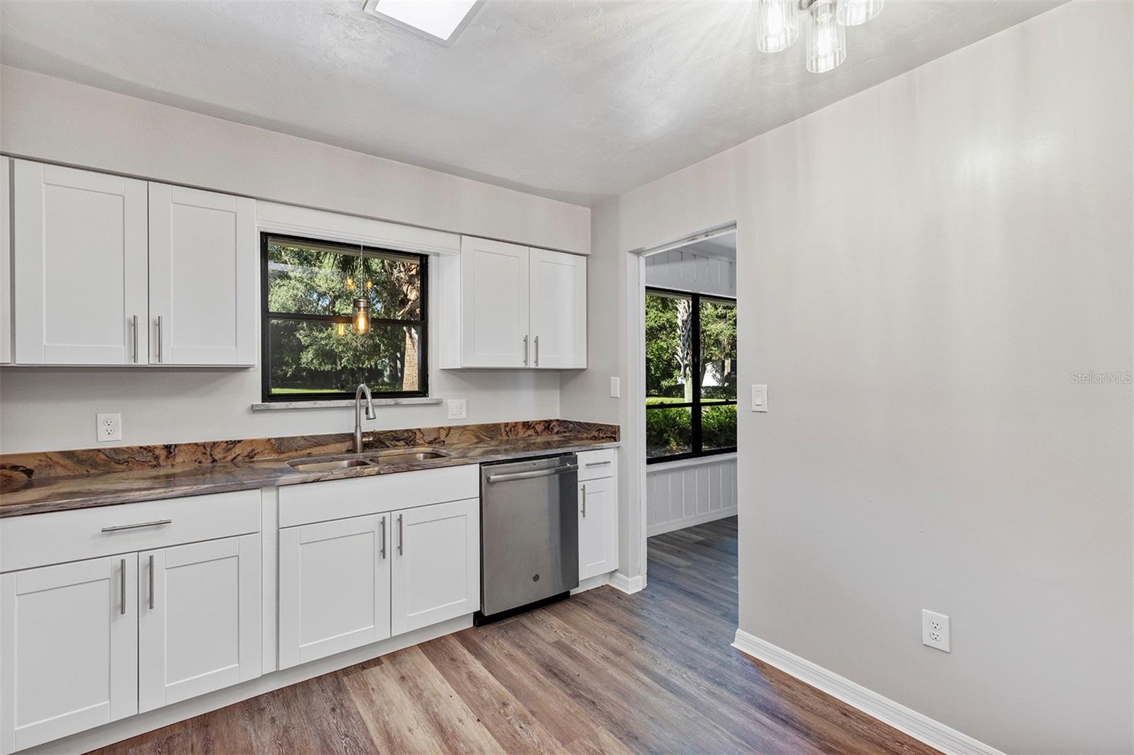 WESTCHESTER MANOR - Residential