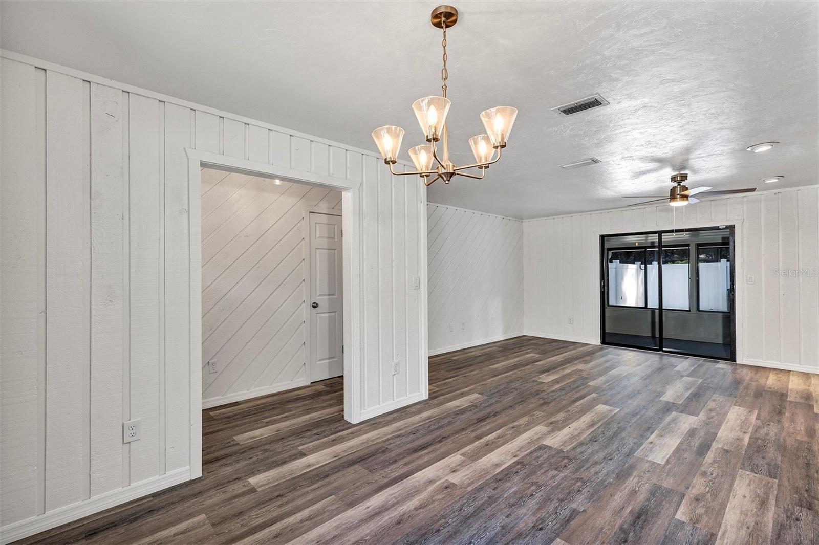 WESTCHESTER MANOR - Residential