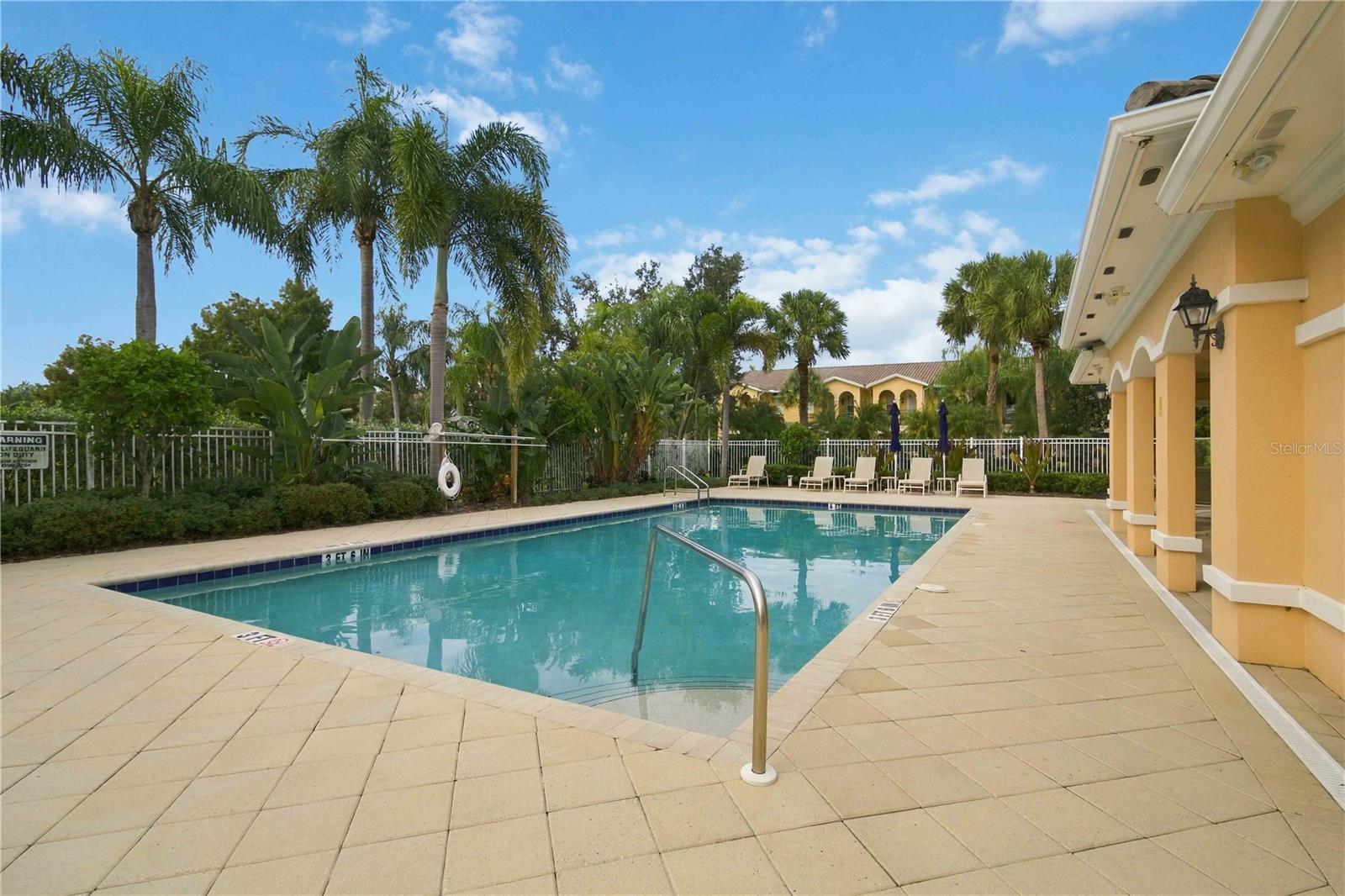 1511 NAPOLI DRIVE E