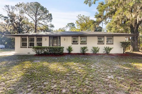 Photo of 1821 NE 28th Avenue, Gainesville, FL 32609 (MLS # GC534360)