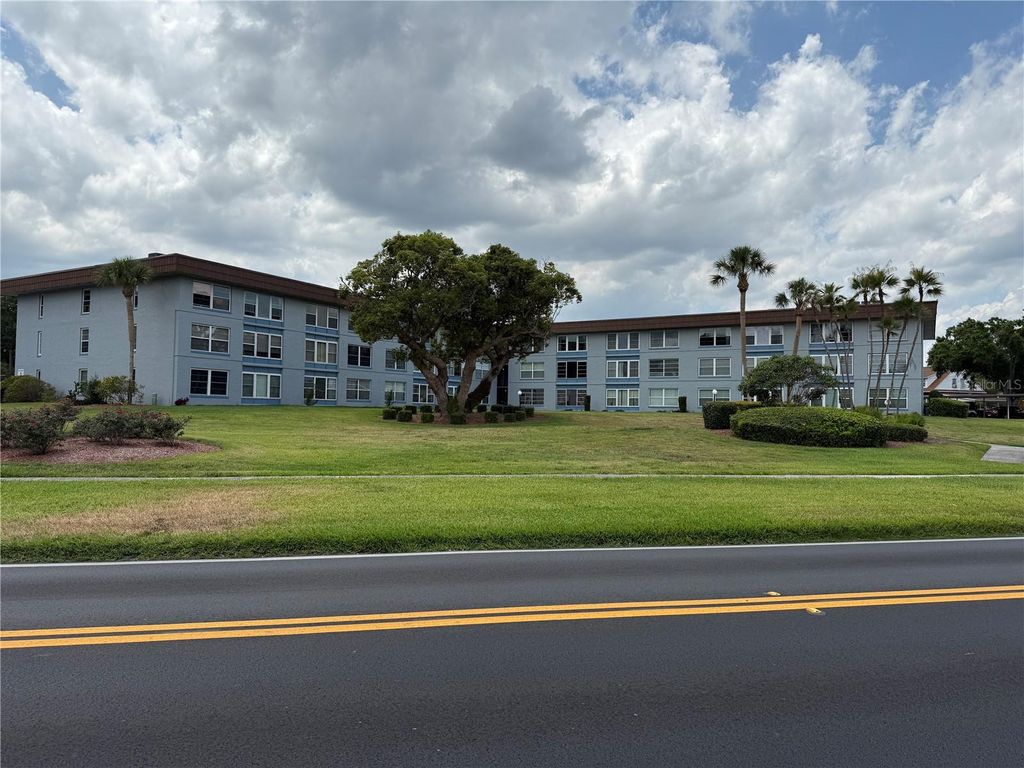 Photo of 333 Lake Howard Drive NW #103C, Winter Haven, FL 33880 (MLS # P4934760)