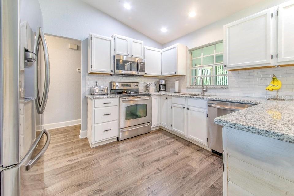 VAN LAKES THREE PB 88 PG 29 LOT 75 - Residential