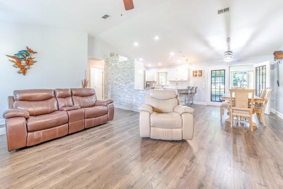 VAN LAKES THREE PB 88 PG 29 LOT 75 - Residential