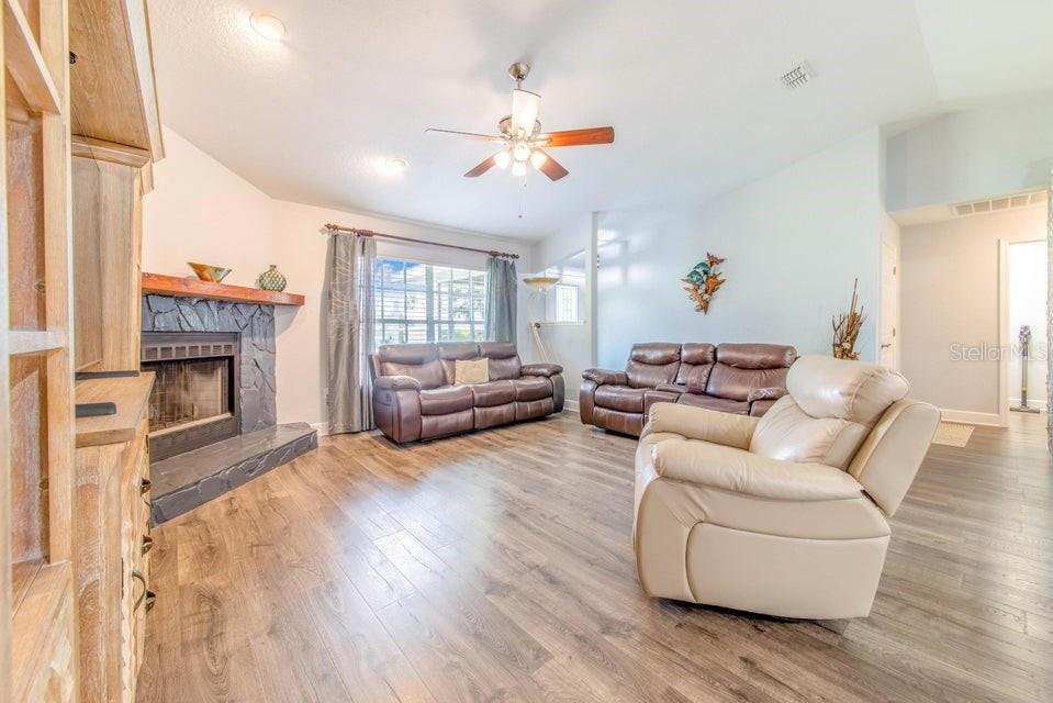 VAN LAKES THREE PB 88 PG 29 LOT 75 - Residential