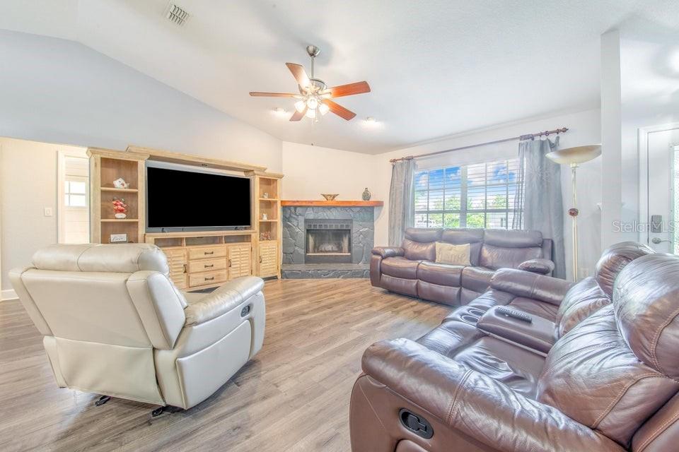 VAN LAKES THREE PB 88 PG 29 LOT 75 - Residential